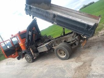 Trojstrany sklapač s hydraulickou rukou
