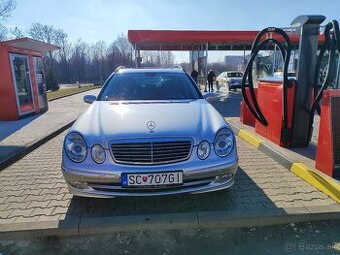 Mercedes-Benz E320 (s211)