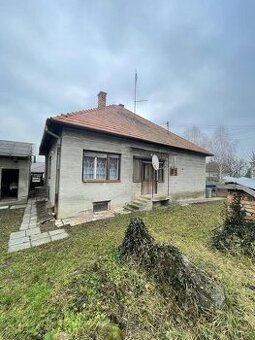Ponúkam na kúpu rodinný dom v obci Kamenín; neďaleko Štúrova