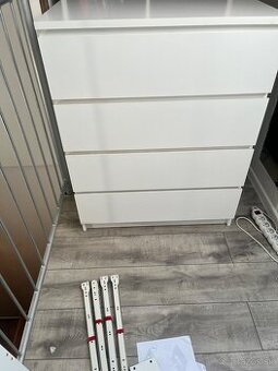 Predam komodu stol a stolicku