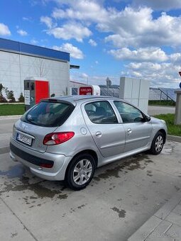 Peugeot 206+ 1.4 benzín