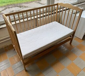 Detská postieľka s matracom