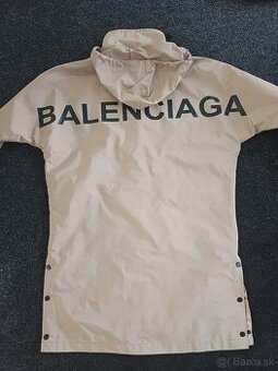 Balenciaga - bežové pončo s kapucňou
