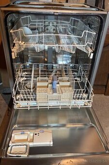 Vstavaná umývačka riadu Whirlpool