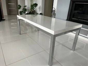 Konferenčný stolík