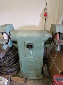 Dvojkotúčová liatinová brúska