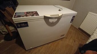 Truhlicová Electrolux mraznička 300L