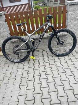 Celoodpruženy bicykel Trek