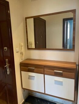 Vešiak, botník, zrkadlo, chodbová zostava