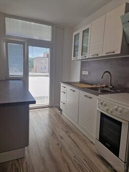3i byt s balkónom, Kanianka