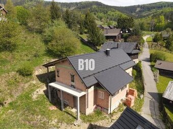 Rodinné sídlo na vidieku s pozemkom 1000m2. - 1