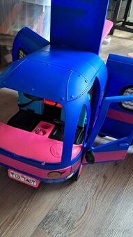 L.O.L. karavan a bazénom a šmýkalkou