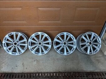 17" hliníkové disky Nissan