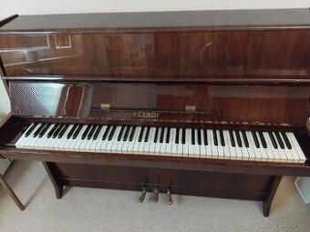Pianino PETROF