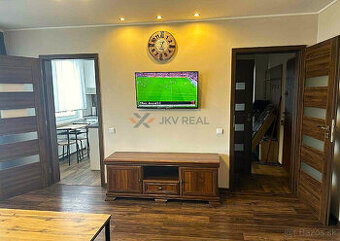 Kompletne zrekonštruovaný čiastočne zariadený 3-izbový byt