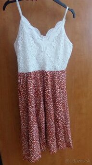 Dámske šaty s krajkou