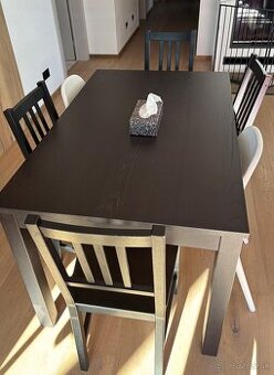 Jedálenský rozkladací stôl + stoličky