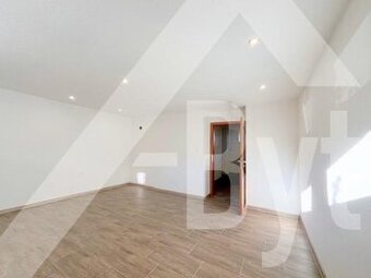 1- IZBOVÝ TEHLOVÝ BYT PO NOVEJ REKONŠTRUKCII, PLAVISKO