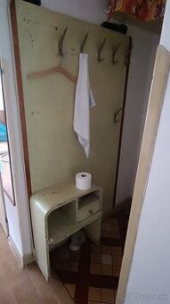 Darujem stenu na vešanie