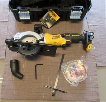 DeWalt 18V akumulátorová ručná píla DCS571NT s kufrom TSTAK