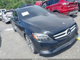 Kúpim nepojazdné,  mierne poškodené vozidlo Mercedes -Benz