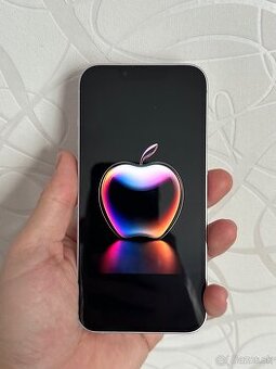 iPhone 14 fialový