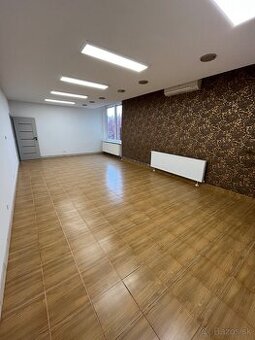 Obchodné a kancelárske priestory v Beluši