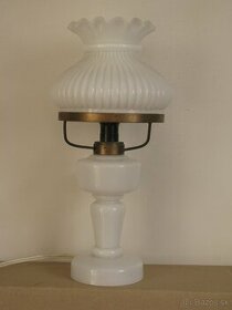 stará skleněná elektrická lampička