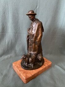 Bronzová socha- Pastier oviec