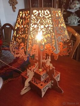 Vyrezávané lampa