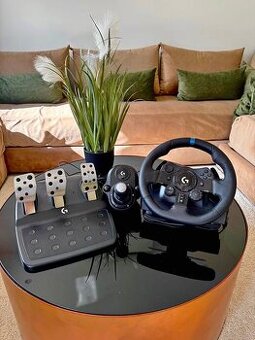 Logitech G923 volant + pedále + radiaca páka
