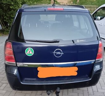 Predám plastový kryt piatych dverí na Opel Zafira B