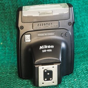 NIKON SB-400 Speedlight
