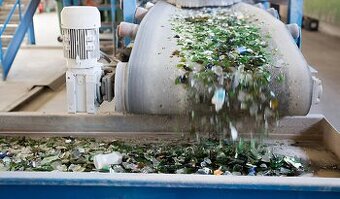 Zvárač/zámočník v recyklácii skla v DE v meste Immendingen