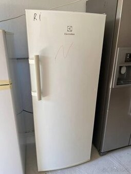 Vertikálna mraznička Electrolux – FROSTFREE