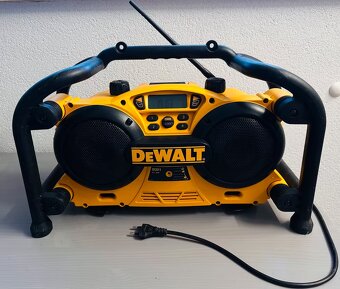 DeWalt DC011 stavebné rádio