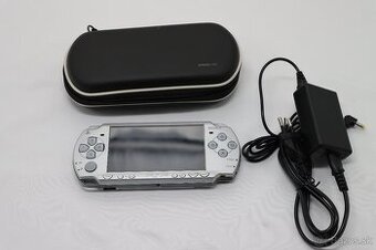 PSP 2004 Silver | 2GB karta | púzdro | nabíjačka + 3 hry