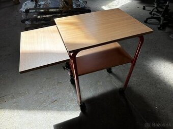 Stojan pod projektor