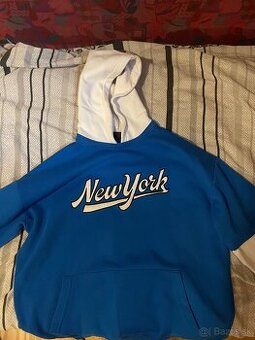 Modro-biela mikina New York