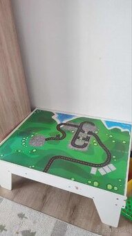 Stôl pre drvenú železnicu