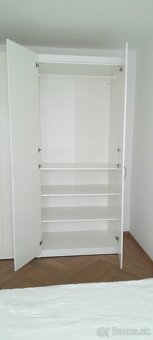 Skrina nova drevena Ikea