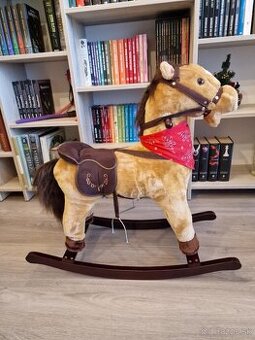 Hojdací koník so zvukmi