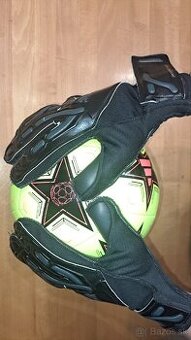 Použité brankárske rukavice