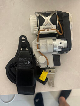 vw touareg pas pravý predná 7p 2011+