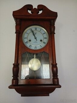 Hodiny na stene mechanické