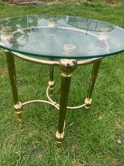 Elegantný mosadzný stolík – štýl Hollywood Regency (Vintage