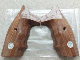 Drevené pažbičky na Alfa revolver alebo flobert