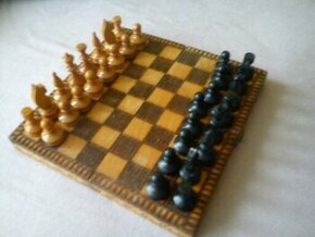cestovný drevený šach / šachy - 1
