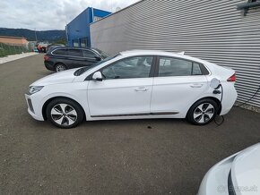 Hyundai ioniq 2019 electric 88kw 28/32 , kamera , vyhrev