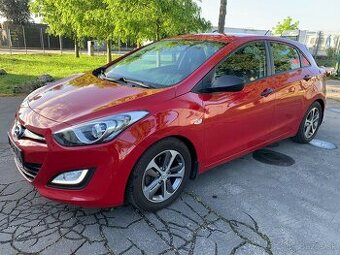 Hyundai i30 benzín